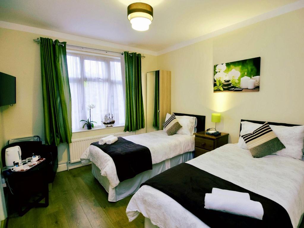 Gable Lodge London B&B Enfield Eksteriør billede