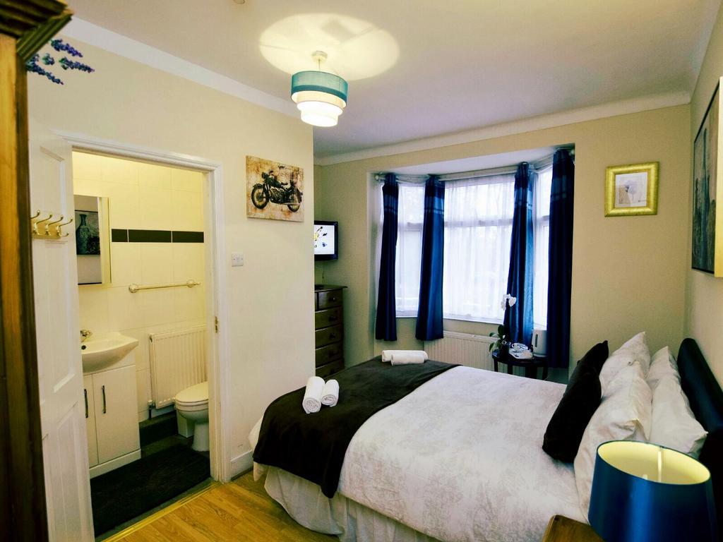 Gable Lodge London B&B Enfield Eksteriør billede