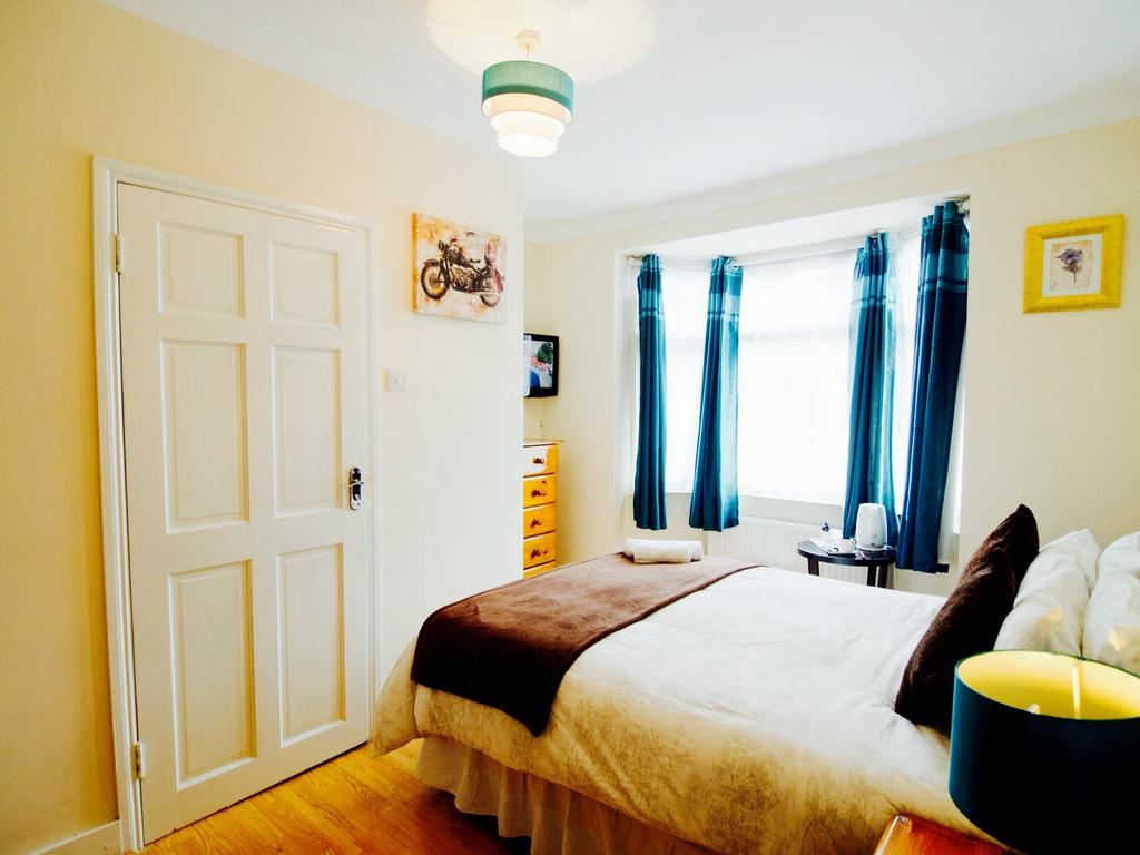 Gable Lodge London B&B Enfield Eksteriør billede