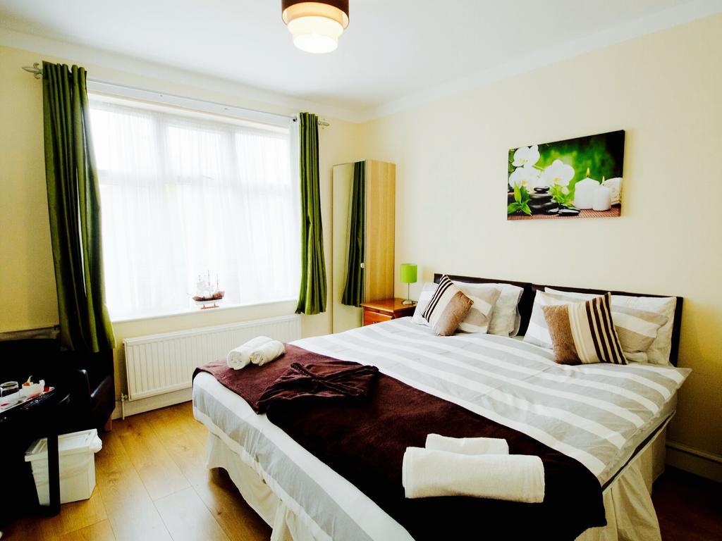 Gable Lodge London B&B Enfield Eksteriør billede